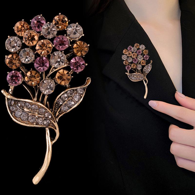 Retro Leaf Pearl Brooch Pin With Embedded Diamonds Elegant Fashionable Jewelry Accessory Pin Brooch A9