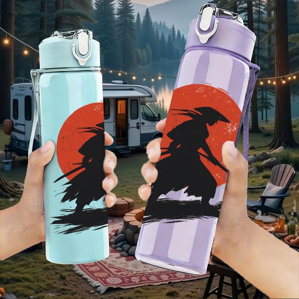 1PC Samurai Red Sun Silhouette 750ml Color Plastic Sports Water Bottle Leakproof Flip Straw Lid Suitable for Sports Office Home Use