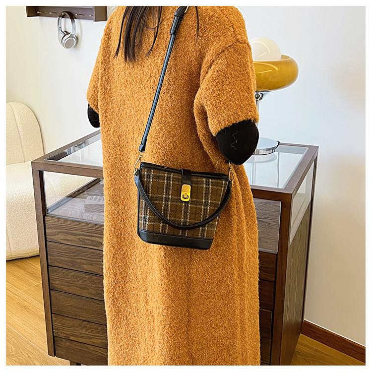 Trendy 2023 Small Shoulder Bag For Women In Coffee And Black Pu Material With Retro Color Block Plaid Design