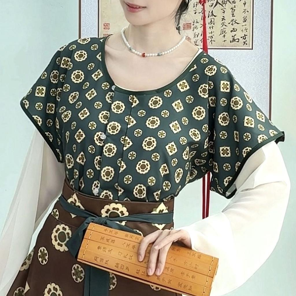  Original Tang Hanfu Women Tang Trousers Round Neck Shirt Waist-length Eight-thorn Skirt Daily  