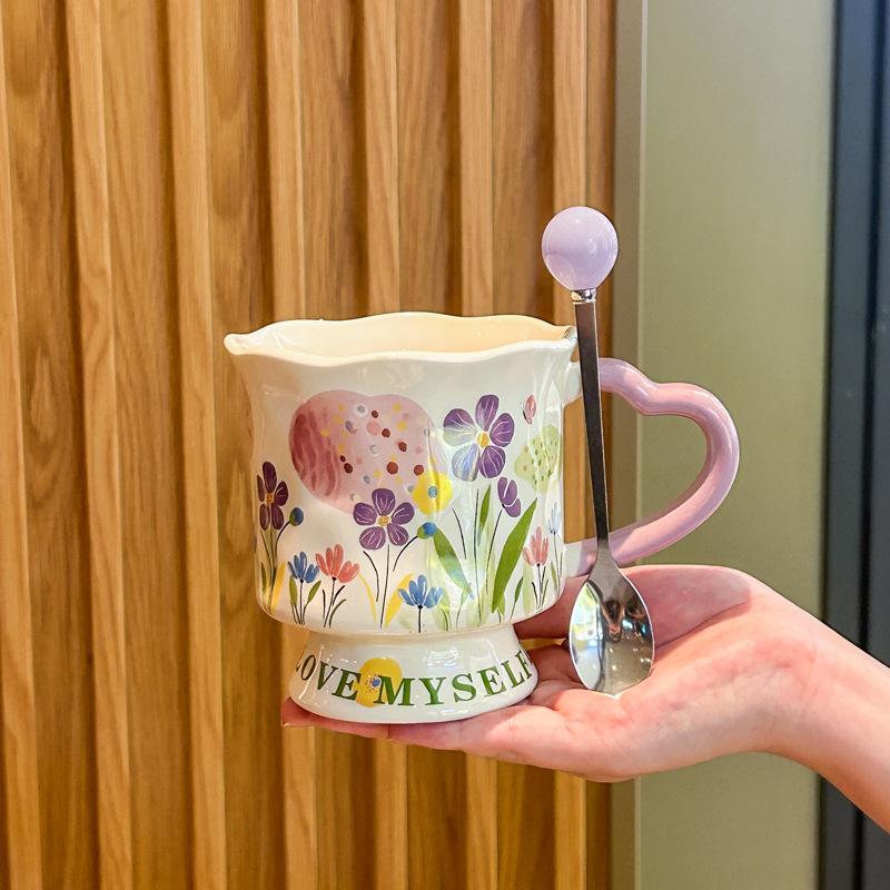 Hochwertige florale Keramiktasse, Nischendesign Keramik-Trinkbecher, Geburtstagsgeschenk für Mädchen