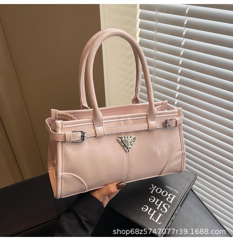 Internet Celebrity Super Fire Niche Fashion Versatile Commuter Bag Women's Tide Spring New Large Capacity Casual Simple Messenger Bag