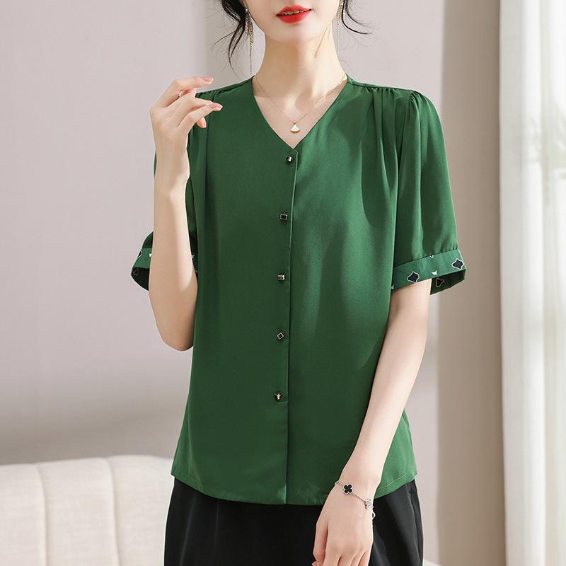 

Chic Mid-Sleeve Blouse: Flattering & Age-Defying for Spring/Summer 4XL зелений