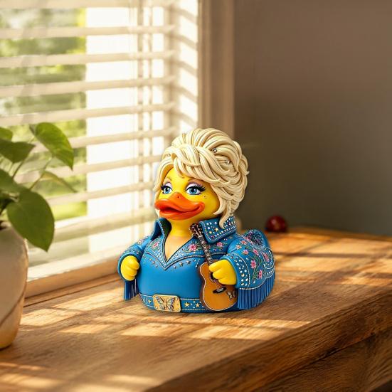 Artistic Resin Animal Statue Parton Memorial Duck, Dolly Duck Figurine, Country Music Statue, Guitar-Themed Small Desktop Display Piece Decorative