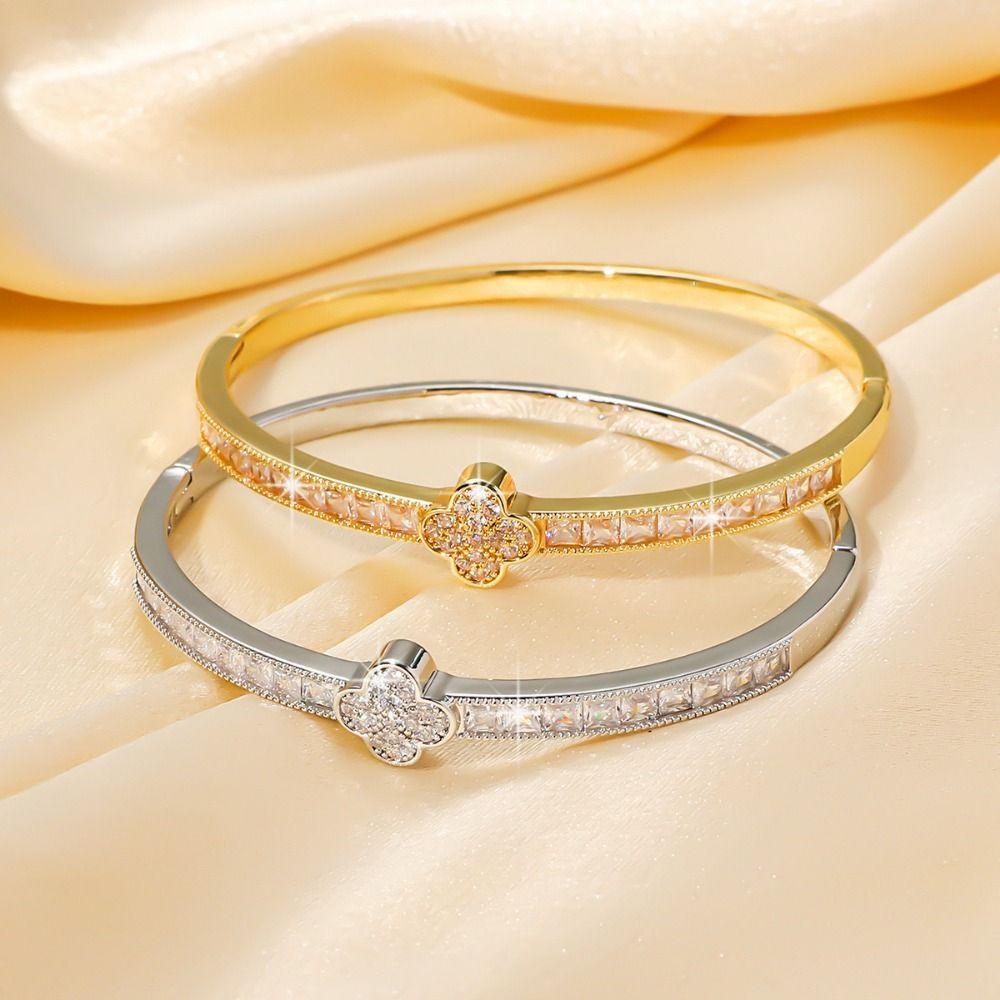 

Simple Style Clover Bracelet Bling Couple Bracelets Rust-proof Diamond Bangle Wedding Jewelry