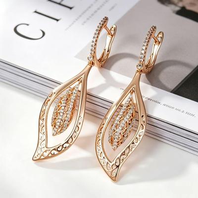 Yanbai Mode Champagner Gold Weidenblatt Ohrringe mit Weißen Diamanten - Eleganter, Vielseitiger Damenschmuck.