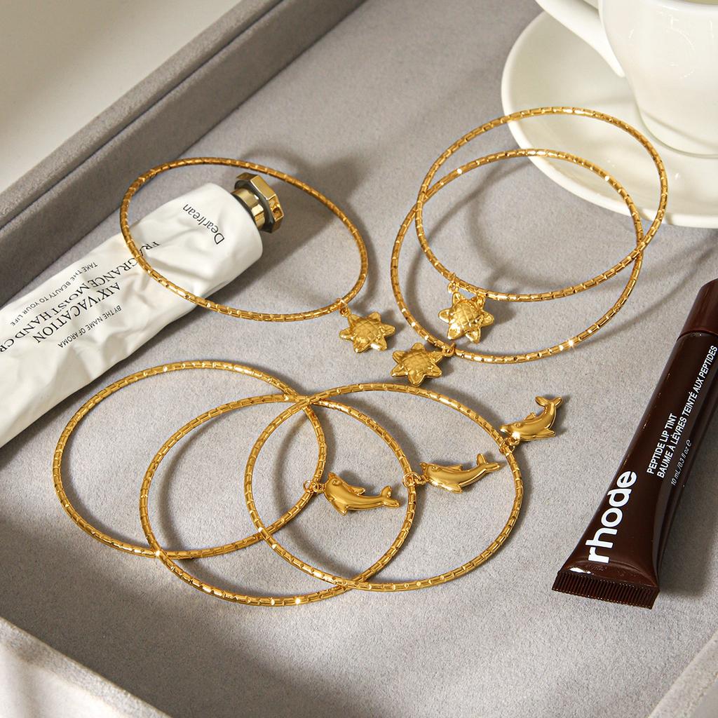 Neues 18K Gold Dreiteiliges Set Sonnenblume Delfin Anhänger Armband für Damen, Modisch und Hochwertig