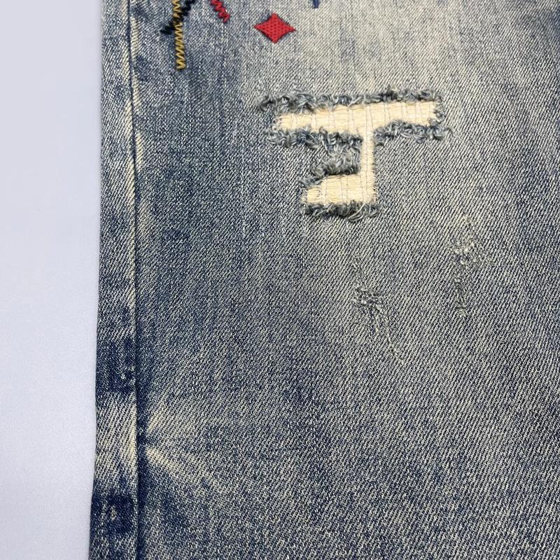 Jeans de Hombre de Denim Lavado y Rasgado con Parches y Bordados de Moda