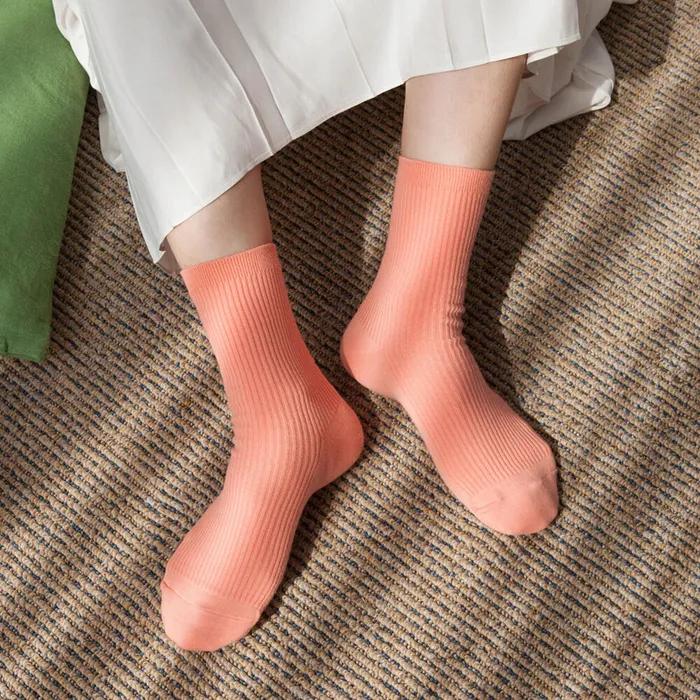 momo 8-Color Plain Ribbed Mid-Length Socks