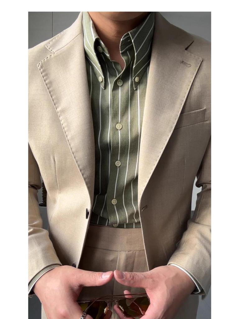 Ruishen Apparel Italienisches Retro Grün Gestreiftes Langarmhemd mit Langem Spitzkragen