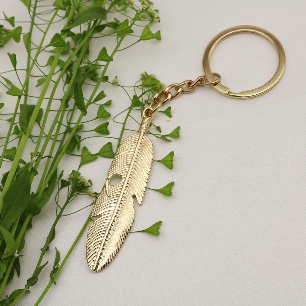 Elegant Feather Keychain Pendant - Hot Selling Simple Jewelry