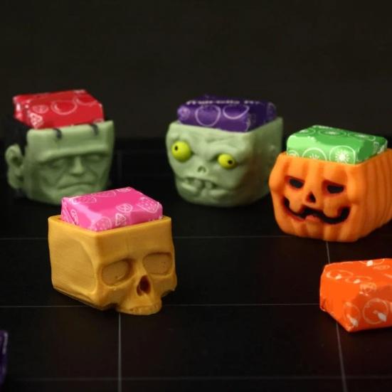 1/5Pcs Halloween Cube Head Figurine Spooky Mini Skull Pumpkin Zombie Black Cat Head Resin Statue Toy Home Office Desktop Decoration Ornament