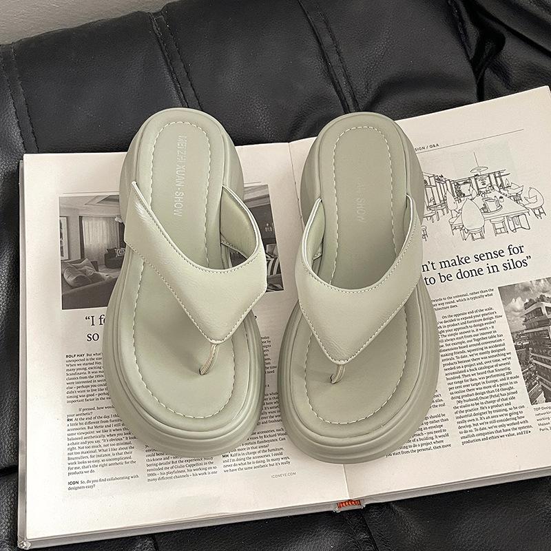Muffin Thick-bottomed Flip-flops Women's Summer Wear 2025 New High-end Fashion Seaside Beach Pinch Foot Cool Slippers