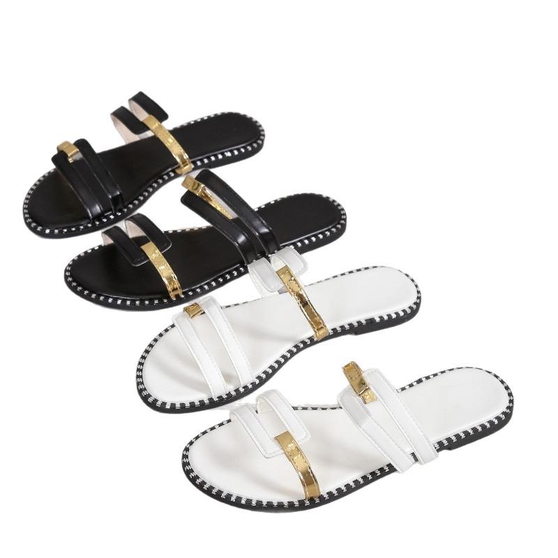 Cool Slippers Women's Summer Fashion Outer Wear Versatile Rivet Clip One-word Slippers Women's Large Size Flat Beach Shoes Women's Drag