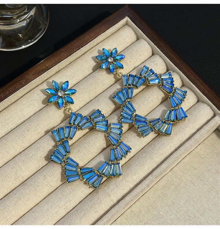 Orecchini a Bottone Geometrici Floreali con Strass Corte Europea Ago d'Argento - Accessori Lussuosi, alla Moda, Raffinati