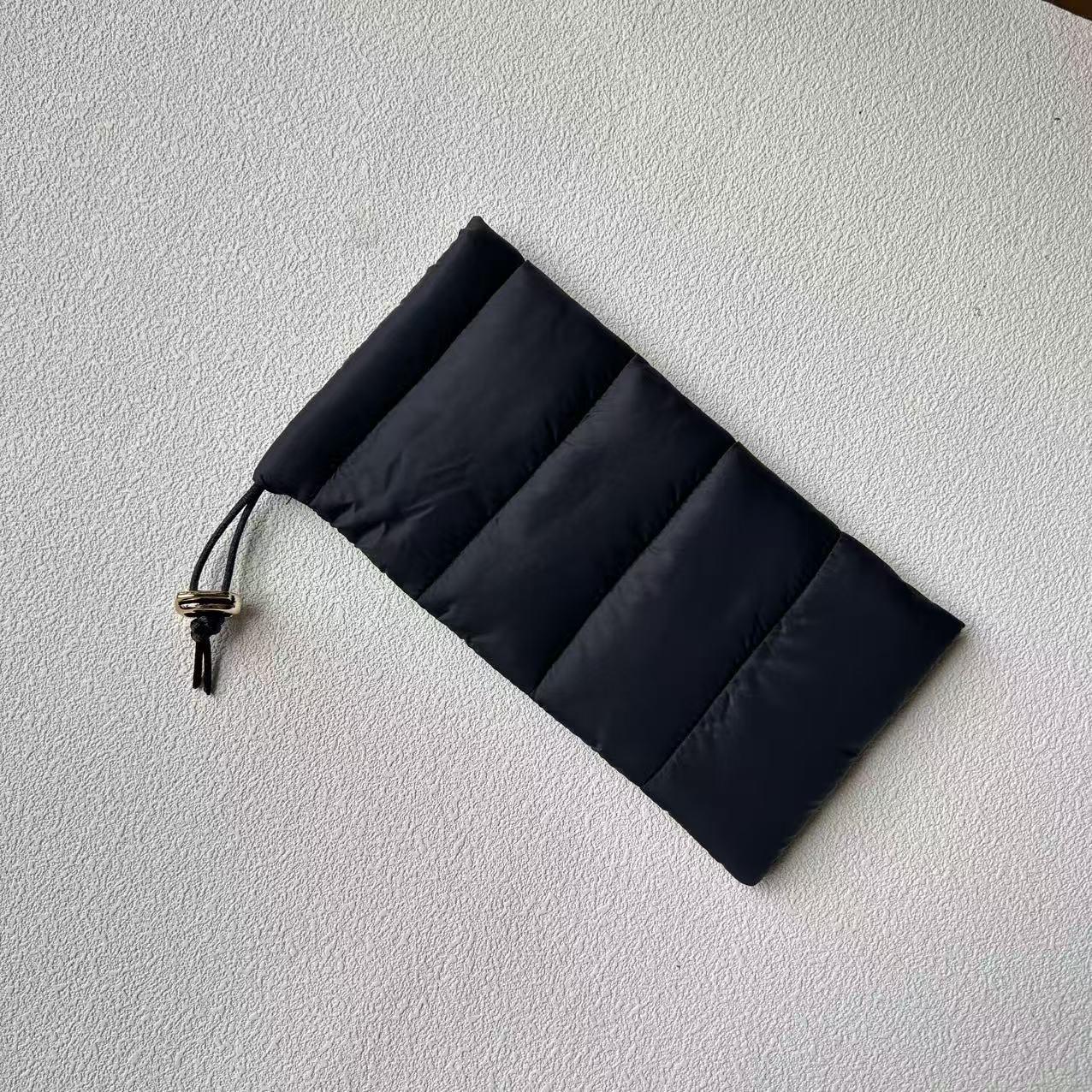 

Versatile Waterproof Glasses and Phone Case with Drawstring Closure, Anti-Drop Design for Sunglasses and Eyeglasses 10*19 cm чорний
