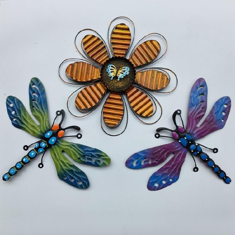 Metal Bee Wall Hanging Sculpture Indoor Outdoor Yard Sculpture Art Garden Statue