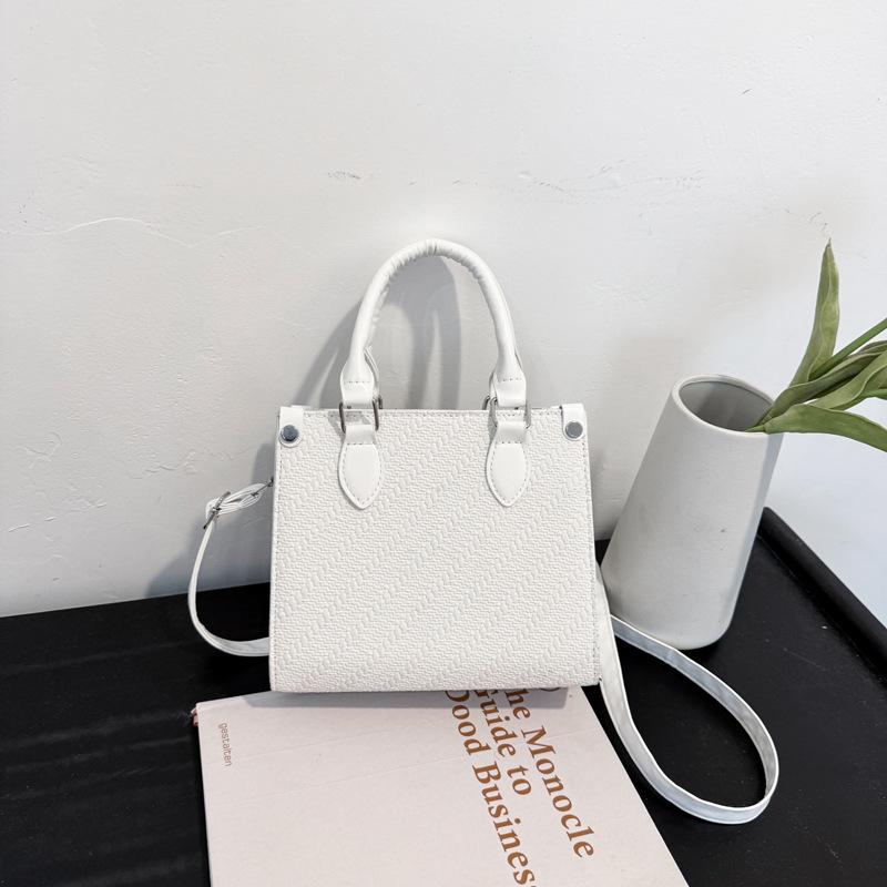 

Летняя новая модная плетеная сумка-тоут большой вместимости, женская сумка для通勤, трендовая портативная сумка через плечо белый