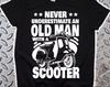 Unterschätze niemals einen alten Mann mit einem Roller T-Shirt für Papa, Geschenk für Opa, Geschenk für Ihn, Vatertag Geburtstag Papa Shirt