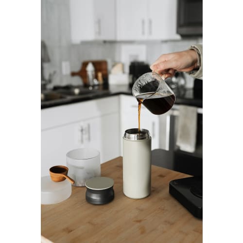 KINTO Travel Tumbler, 500ml, Sand Beige, Double-Sided Vacuum Wall, Insulates Hot and Cold Drinks, 20949