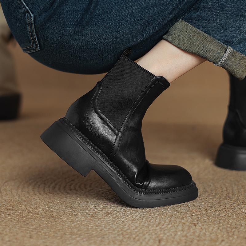 Autumn and Winter Platform Large Size Medium Boots Women's Comfortable Non-slip Low Heel Round Head Leather Boots New Korean Version of Black Fash