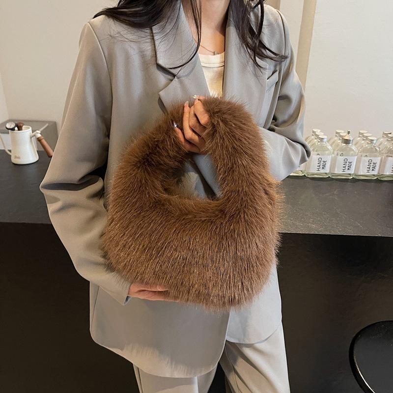 Plush bag women's autumn and winter versatile 2025 new strapless fashion portable high-end plush bag