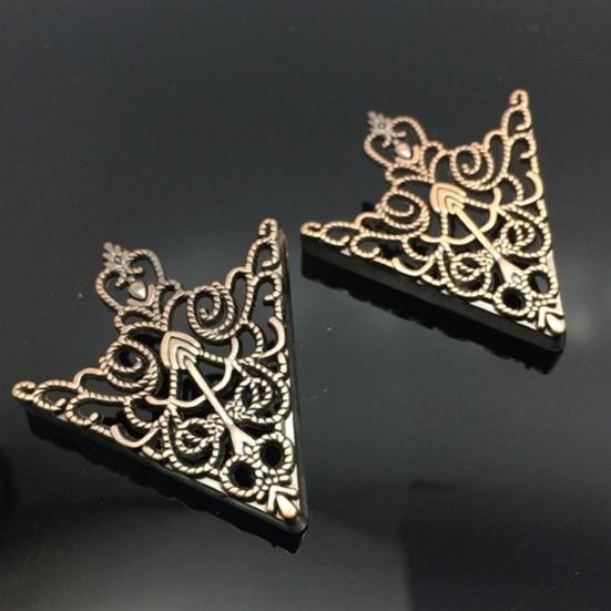 1Pair Unisex Fashion Hollow Geometric Flower Brooch Pin Suit Tie Hat Scarf Badge