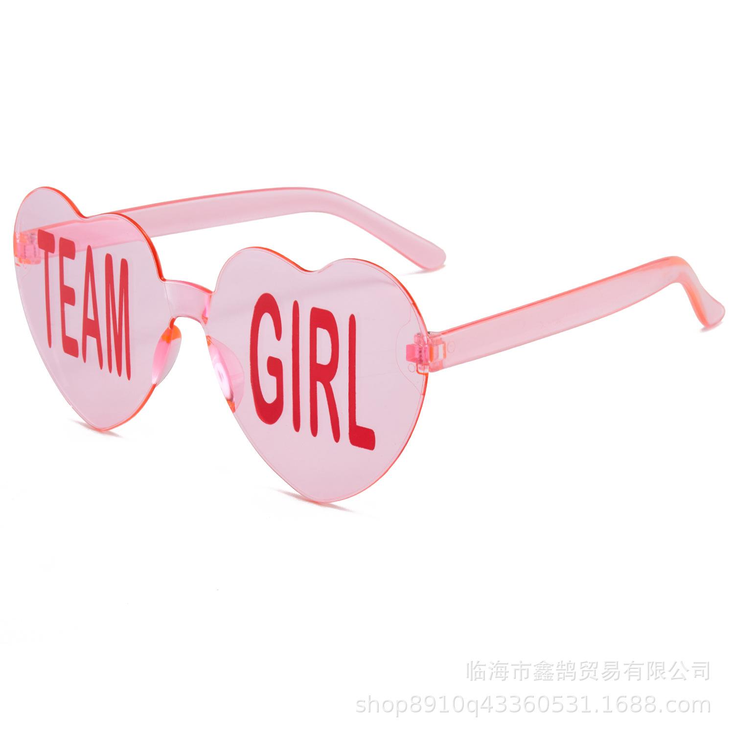 

Очки для влюбленных на День святого Валентина Танабата. Девушки отправляют парням и девушкам вечеринку. Практическое выражение любви. Светящиеся очки. розовый