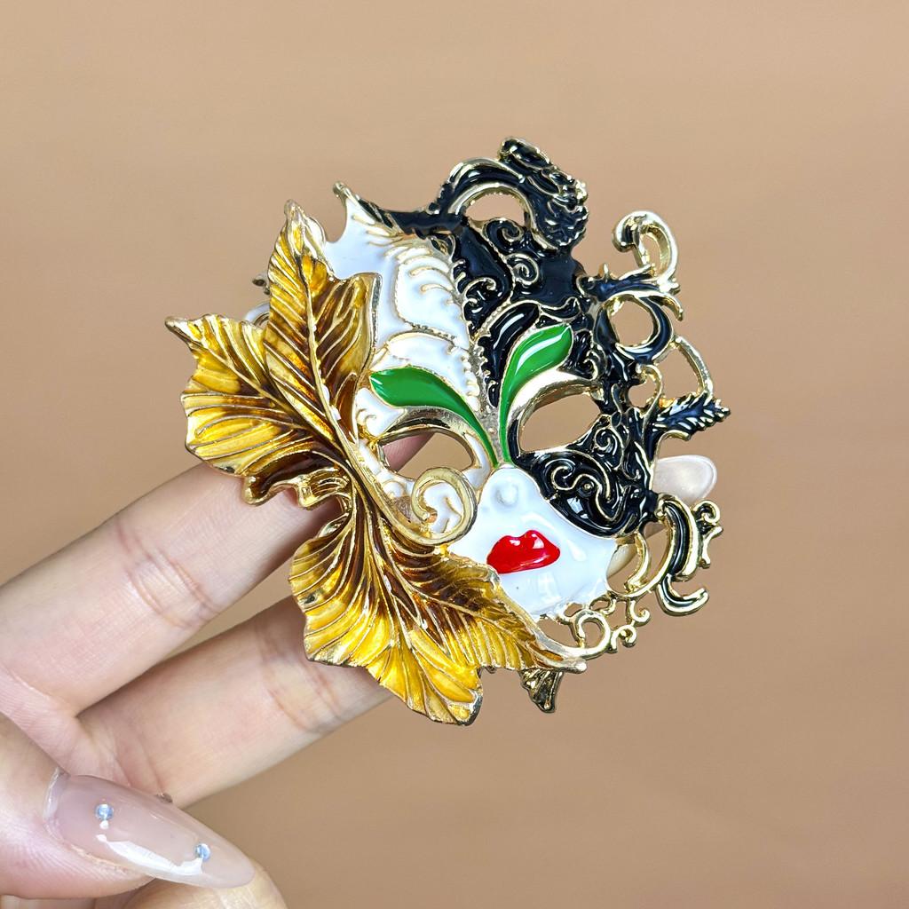 Spilla a Maschera Sbalzata Stile Cinese Con Design Vintage Per Donne e Uomini