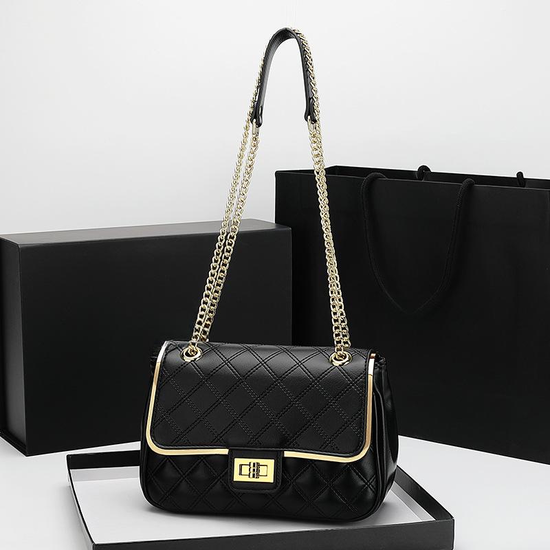 Fashionable One Shoulder Underarm Bag Korean Version Simple New Summer Diamond Shaped Women's Bag One Shoulder Crossbody Chain Small Square Bag