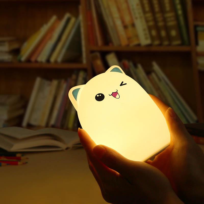 

Adorable Bear Silicone Night Light: Tap to Change Colors, Rechargeable, Portable Cartoon Bedside Lamp 1W