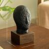 Ruhiges Gesicht Ecomix Skulptur 19 cm hoch, Heimdeko Prunkstück Figur für Wohnzimmer & Büro, Moderner ästhetischer Tischdekorativer Akzent,