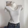 A New Striped Short-sleeved T-shirt for Women In Summer, A Retro, Slimming, Sexy and Innocent Short Top for Hot Girls