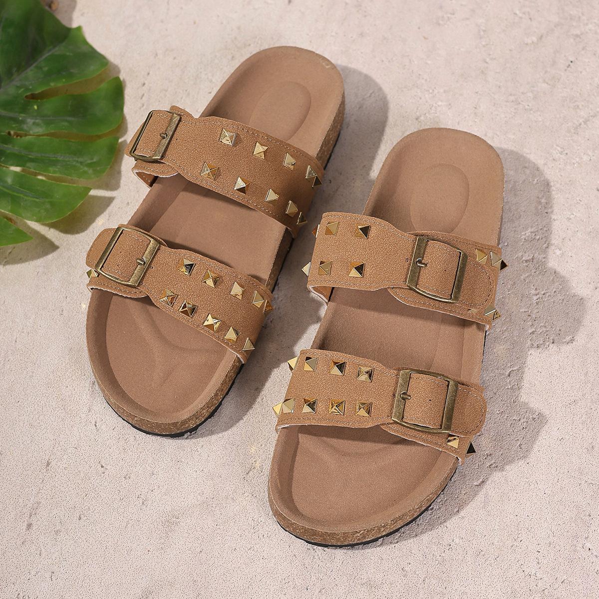 

2025 лето новые шлепанцы на плоской подошве женские с металлической пряжкой шлепанцы на толстой подошве модные матовая кожа заклепки квадратный носок шлепанцы на перемычке 43 светло-коричневого