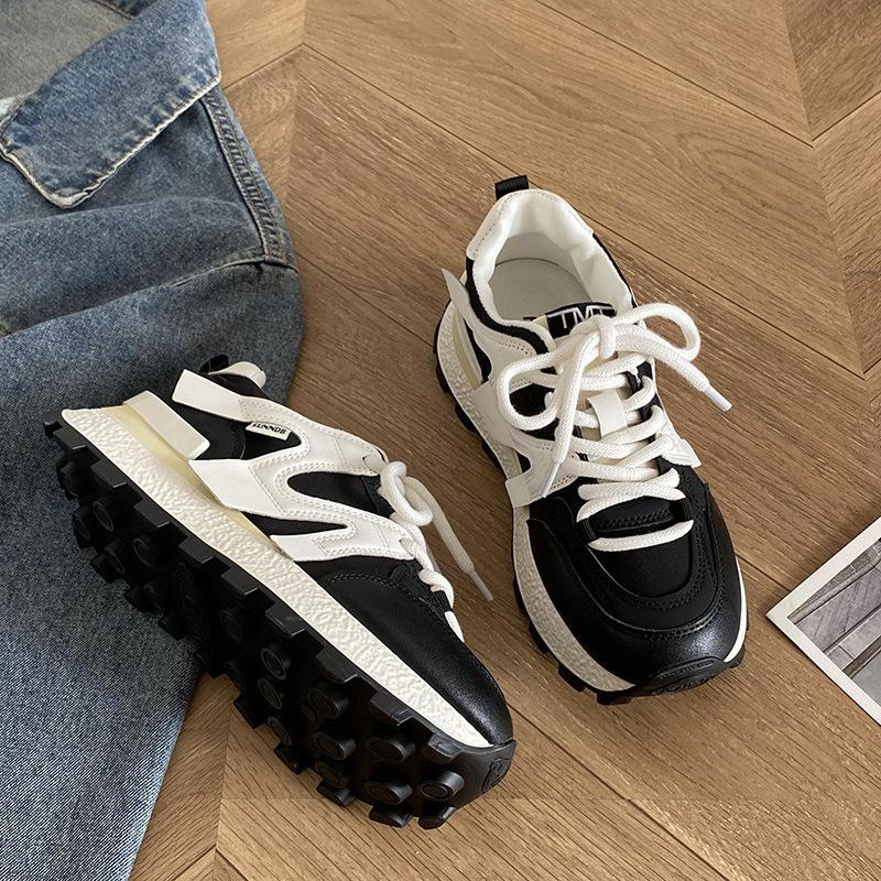 

Легкие нескользящие кроссовки на платформе для корейских студентов, женские новые летние универсальные популярные папины кроссовки 35 чёрный