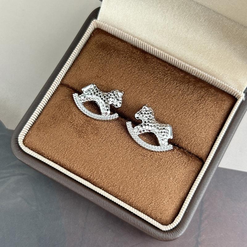 Fashionable Small Horse Ear Studs With Smooth Electroplated Surfaces For Office And Dating Event
