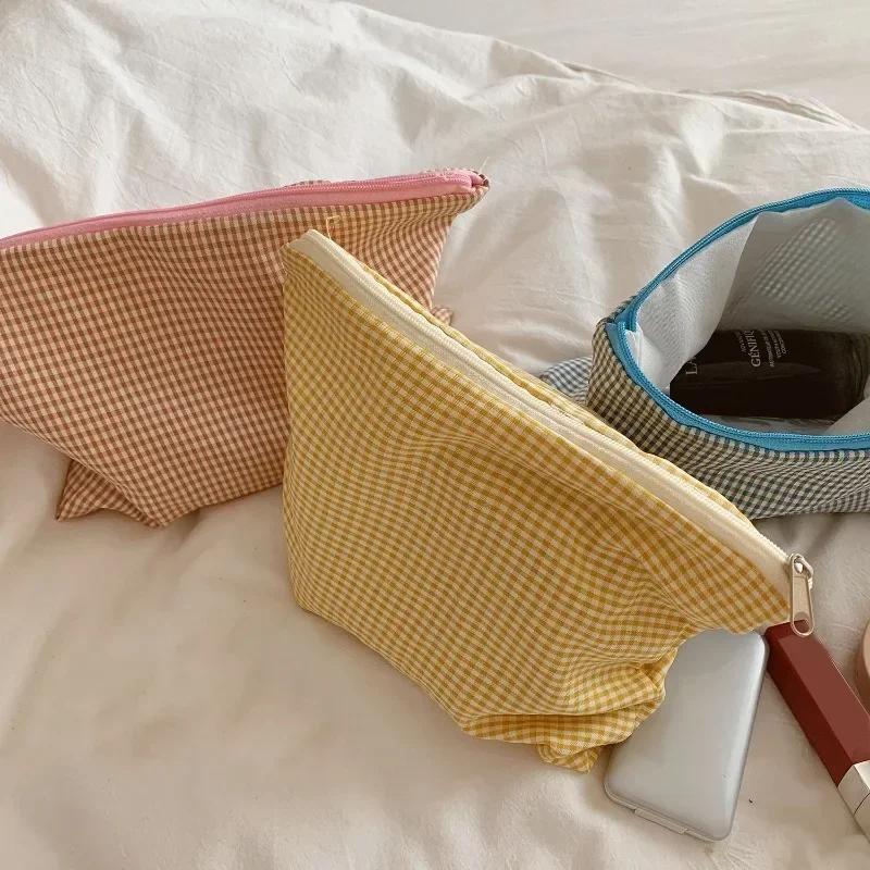 Travel Makeup Bag Portable Simple Pouch Cosmetic Bag for Women Plaid Makeup Bag Large Capacity Cotton Zipper Pouch Purse