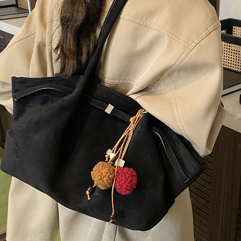 Large Capacity Tote Bag Women's Autumn New Commuter Lazy Wind Matte Vegetable Basket Bag Shoulder Armpit Bag