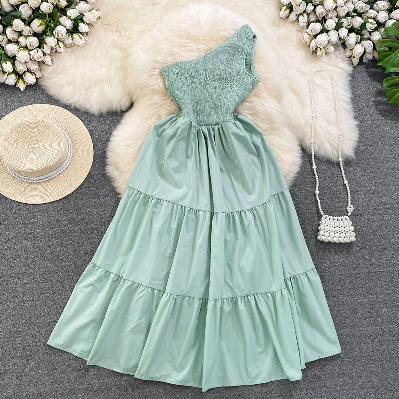 

Off-the-Shoulder Retro Elegant Diagonal Collar A- line Large Hem Dress Light Green All yards