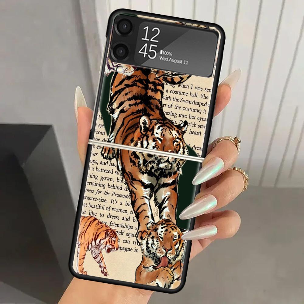 Superior Tiger Pattern Art Hard PC Phone Case For Samsung Galaxy Z Flip 7 6 5 4 3 Black ZFlip7 ZFlip6 Flip5 Flip4 Flip3 5G Print