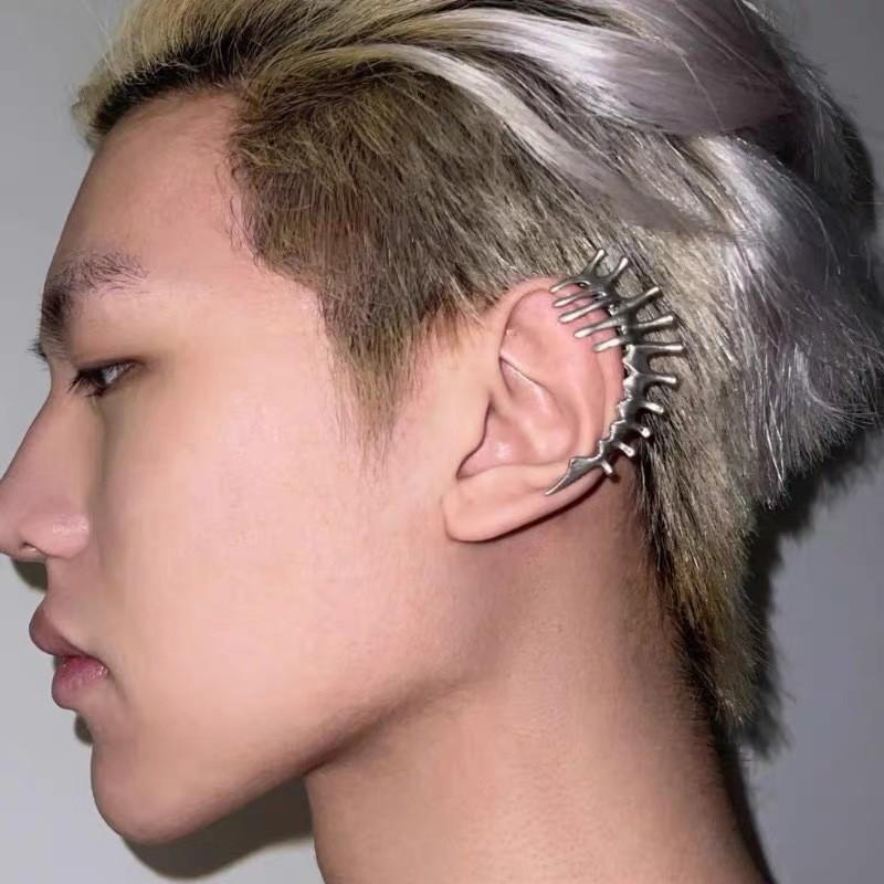 Vintage Punk Silver Color Thorn Spine Bone Ear Clip Earrings for Women Men Hiphop Metal Hanging Earrings Halloween Jewelry Gift