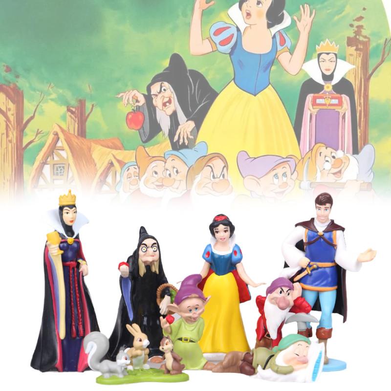 Uroczy Zestaw Figurek Królewny Śnieżki i Siedmiu Krasnoludków Idealny do Dekoracji Tortu