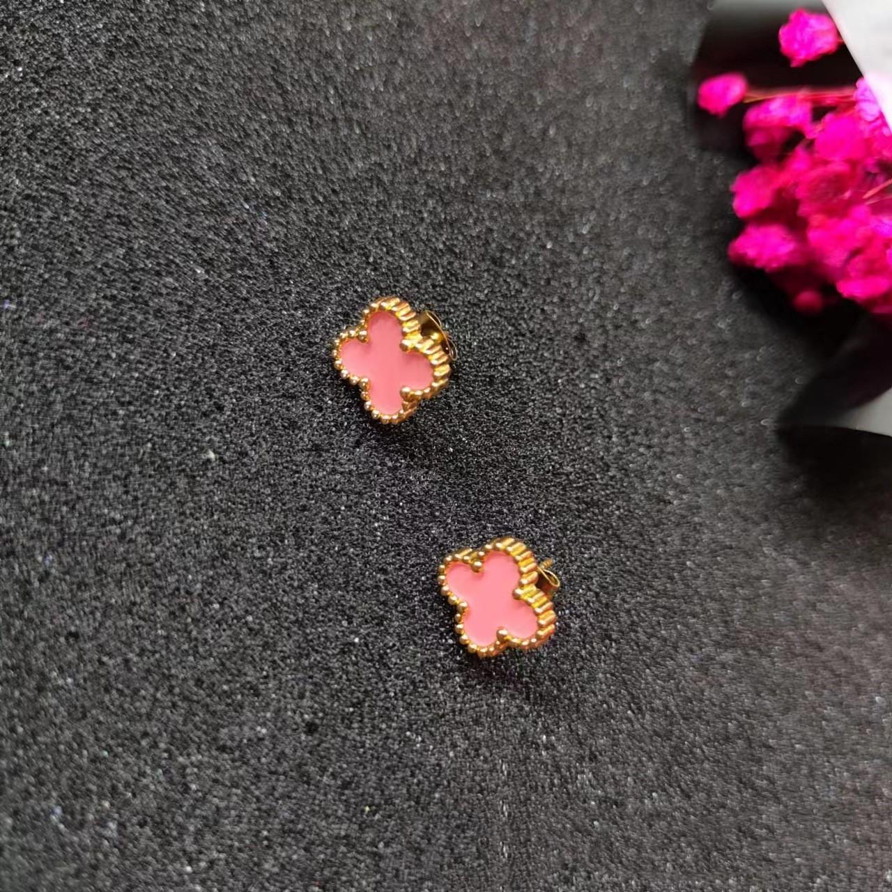 

Модные женские серьги с четырехлистным клевером Серьги из титановой стали Серьги из нержавеющей стали Не теряют цвет Персонализированные серьги