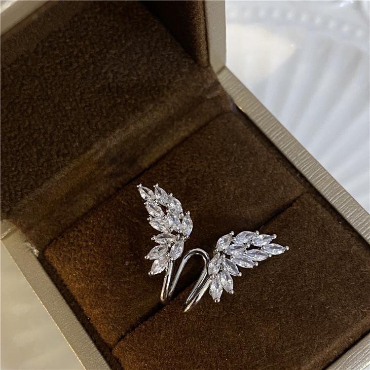 Elegant Zircon Butterfly Ear Cuff: Unique, Non-Pierced Design for Women