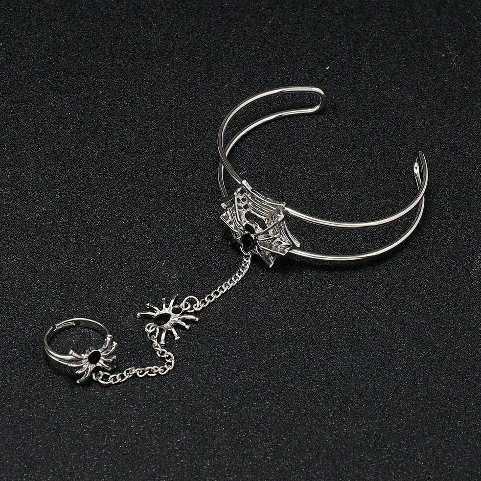 Dark Fantasy Geometric Spider Hand Jewelry With Drop Oil Craft For Womens Party Wear