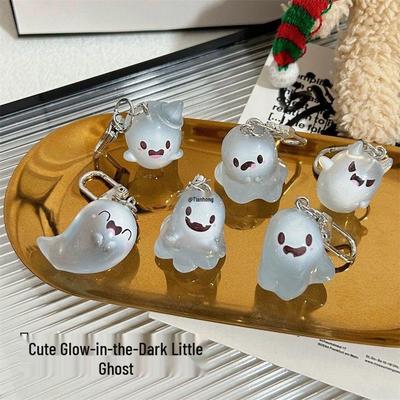 Charming Luminous Ghost Keychain - 3D Halloween Backpack Pendant Accessory