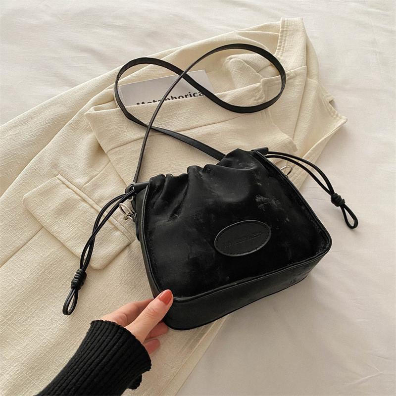Стильная женская сумка через плечо 2024 Модная весенняя повседневная сумка кроссбоди Модная сумка-облако Without Pendant чёрный