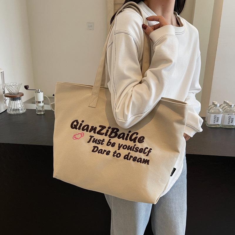 2024 autumn and winter new bag women's large-capacity handbag portable gift bag commute to school to work simple and fashionable