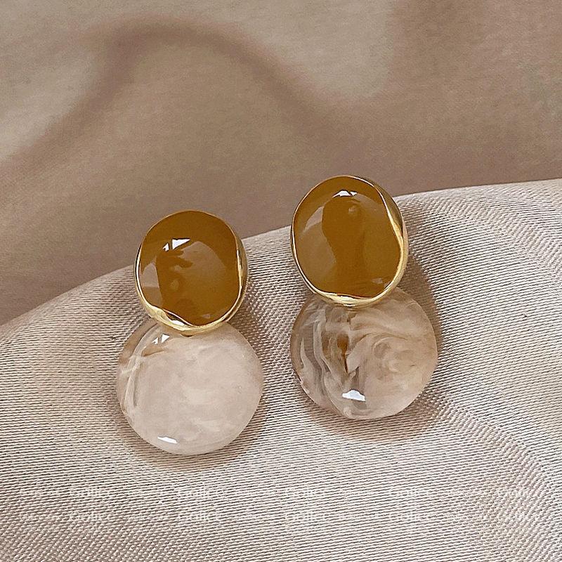Maillard coffee color amber earrings women's autumn and winter high-end commuter style earrings light luxury niche design earrings