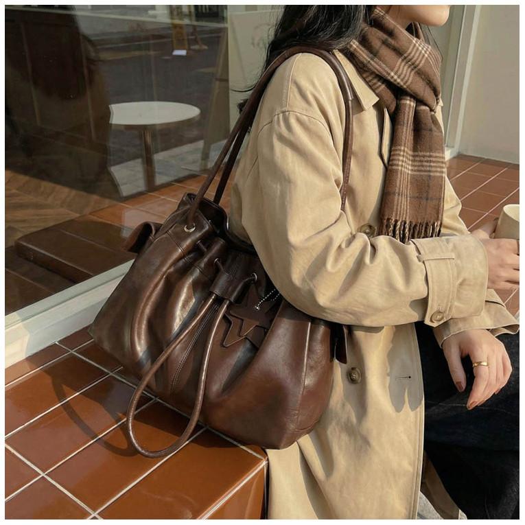 IELGY Drawstring Bucket Bag Fashion Casual Large Capacity Commuter Shoulder Messenger Bag